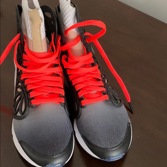 Puma - Picture 2 of 4